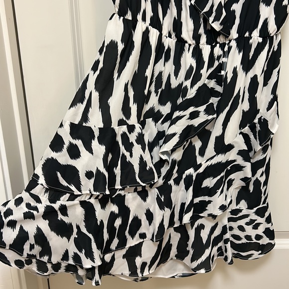 NWT Parker Brand zebra and White/Ivory Ruffle Dress Size M - Picture 3 of 14